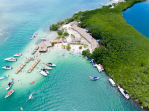 Tour a 5 Islas del Rosario en Bote Deportivo, Almuerzo y Snorkel