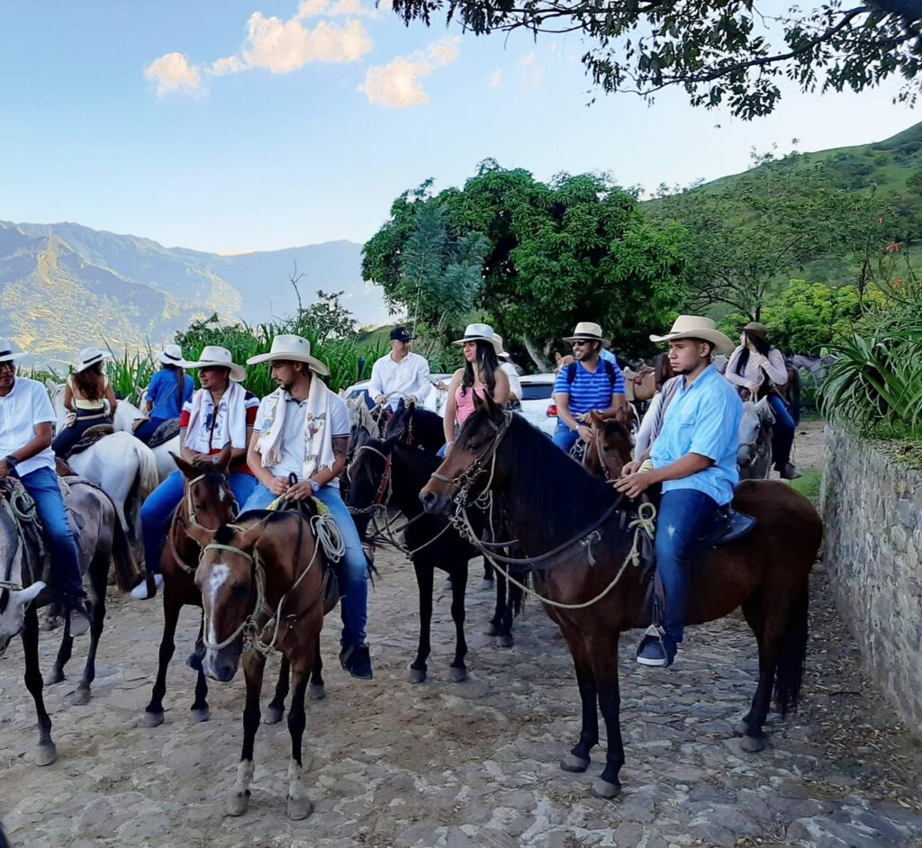 Cabalgata Privada por los Paisajes de Medellin con Transpote