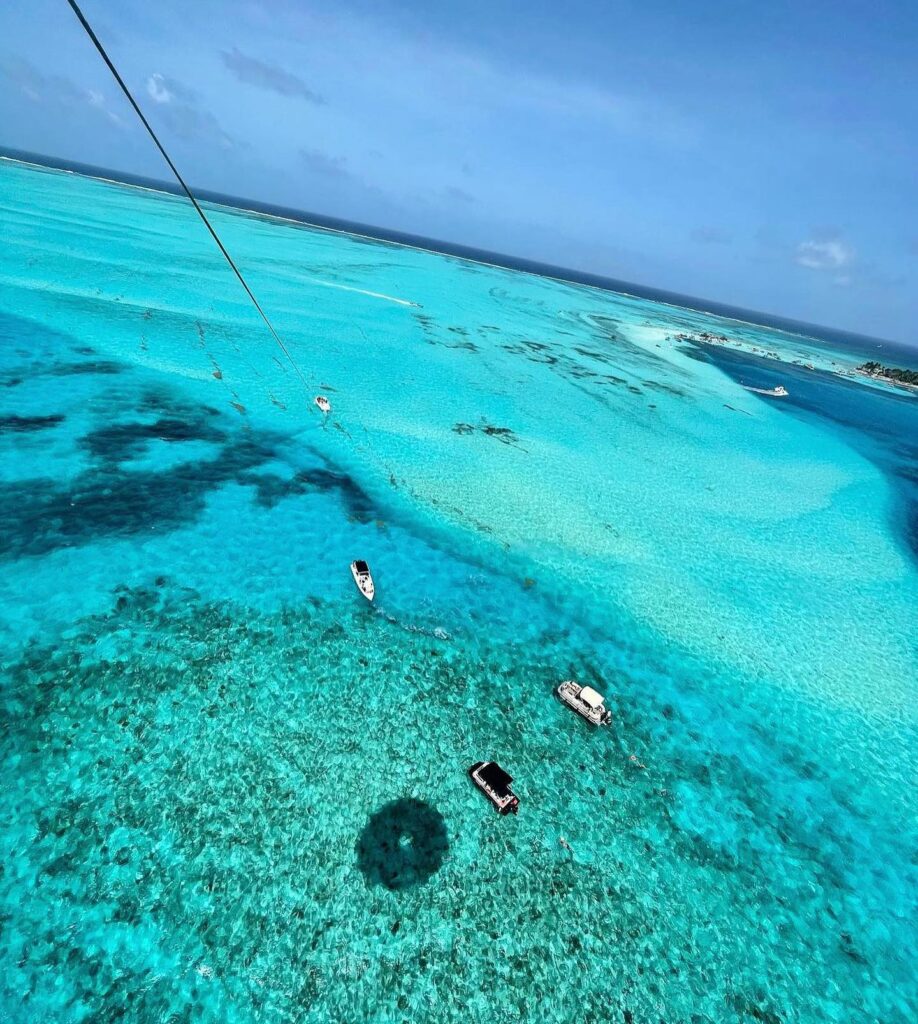 Tour Completo de Parasailing en San Andres Isla
