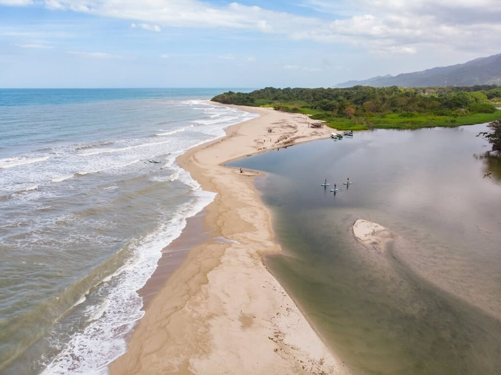 Tour a Buritaca desde Santa Marta donde se Une el Rio con el Mar