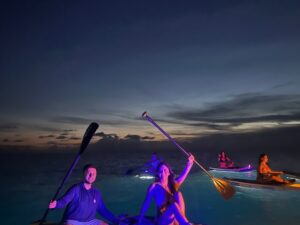 Tour Nocturno de Surf de Remo con Luz Led en el Mar de San Andres