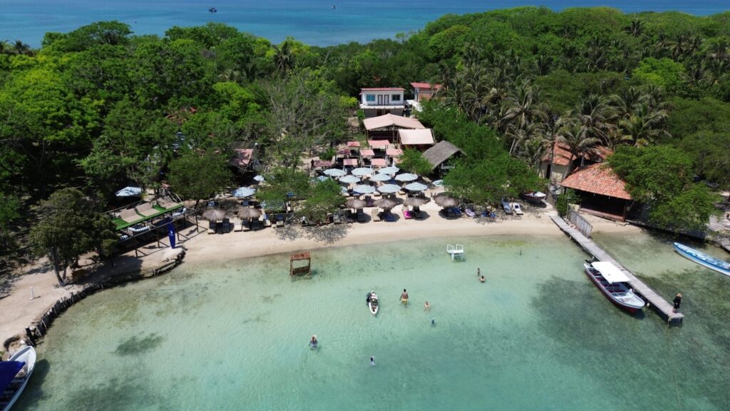 Día Completo a Isla Privada Islabela Beach Club con Alimentación