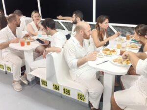 Fiesta Blanca en bahia de Cartagena con Cena Buffet y Bar Abierto