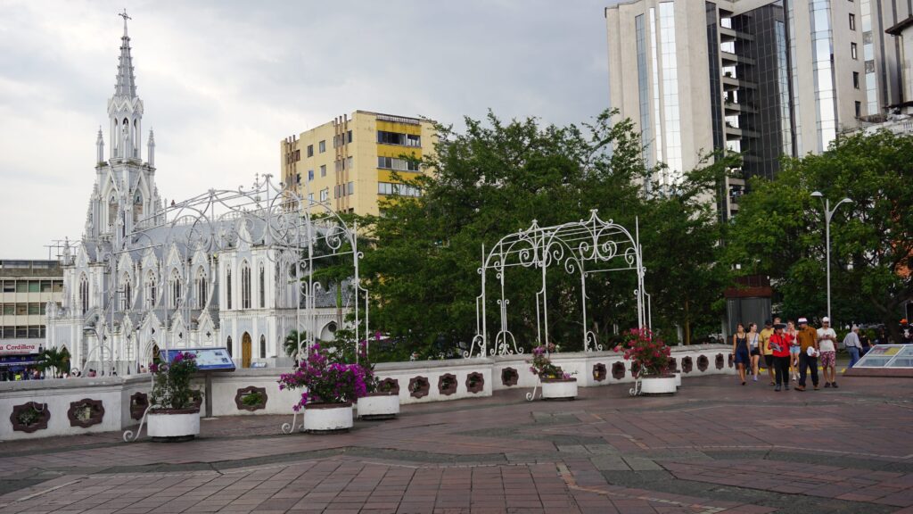 Tour a Pie por los Lugares mas Famosos del Centro de Cali