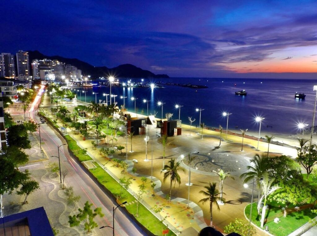 Tour en Chiva Rumbera Música Fiesta y Diversión en Santa Marta
