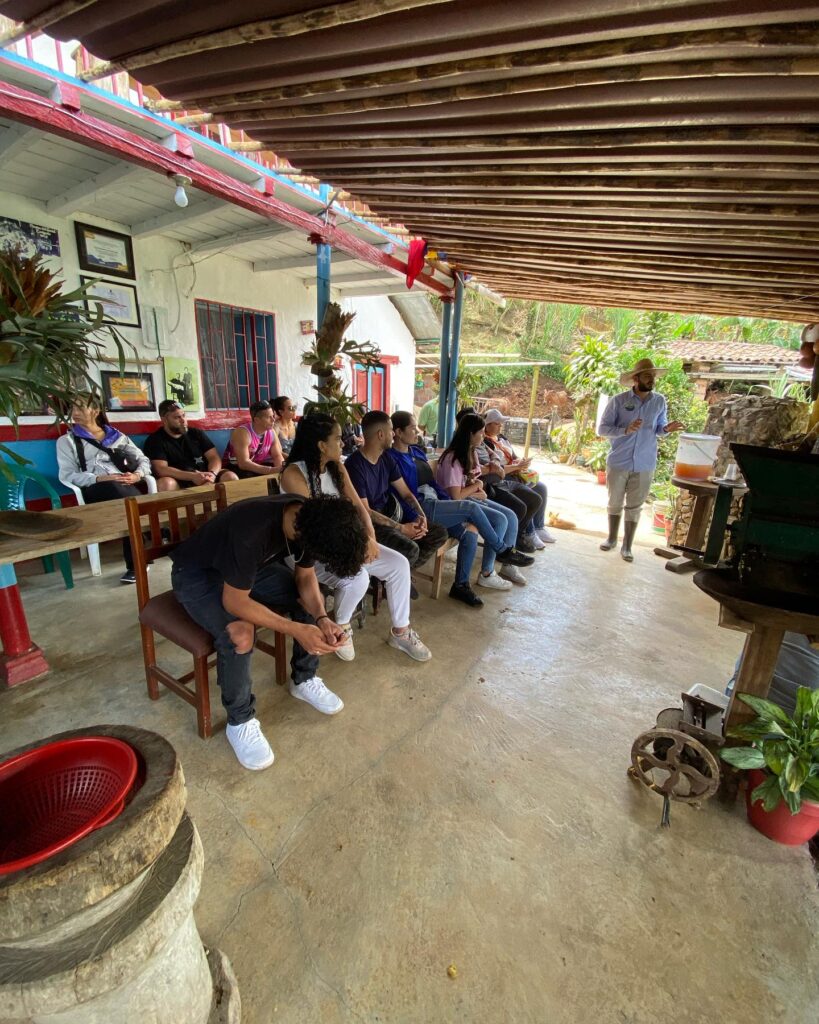 Excursion en Caballo y Tour del Cafe con Almuerzo y Refrigerio