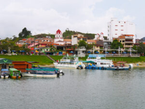 Día Completo a Guatape con Desayuno Almuerzo y Tour en Barco
