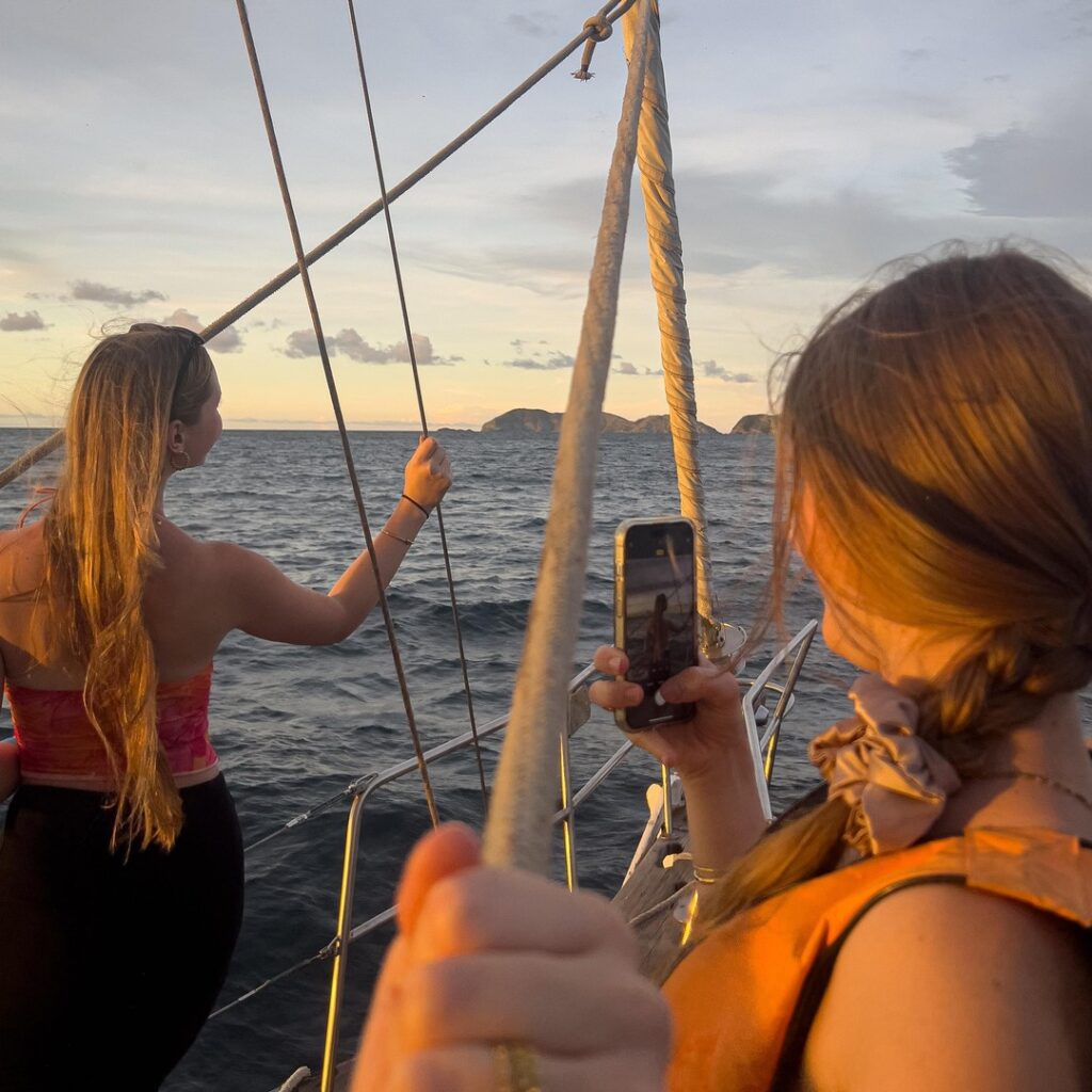 Navega al Parque Tayrona en Velero con Almuerzo, Snorkel y Paddle