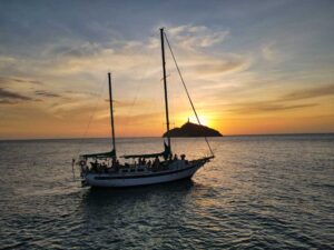 Tour Bahia en Velero Santa Marta con Atardecer, Cerveza y Snack