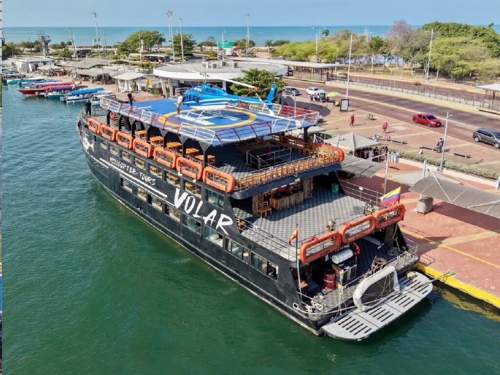 Experiencia en Helicóptero sobre Cartagena y Crucero al Atardecer
