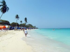 Tour a 5 Islas del Rosario en Bote Deportivo, Almuerzo y Snorkel