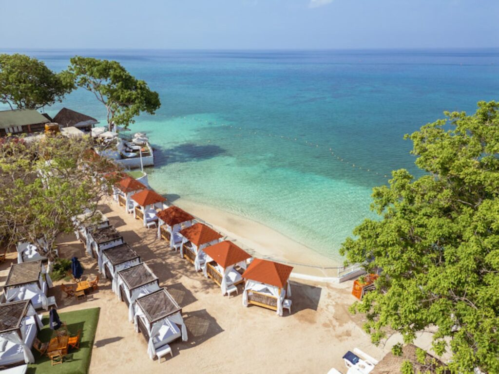 Día Completo a Isla Privada Bora Bora Beach Club con Alimentación