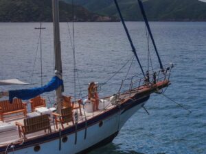 Navega al Parque Tayrona en Velero con Almuerzo, Snorkel y Paddle
