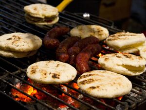 Tour de comidas con 12 degustaciones en la mejor zona de Medellin