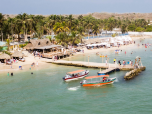 Tour a Palmarito con Playa Privada, Piscinas y Full Alimentación