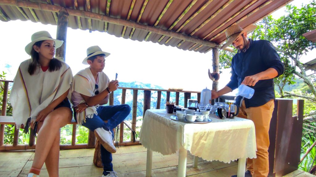 Excursion en Caballo y Tour del Cafe con Almuerzo y Refrigerio
