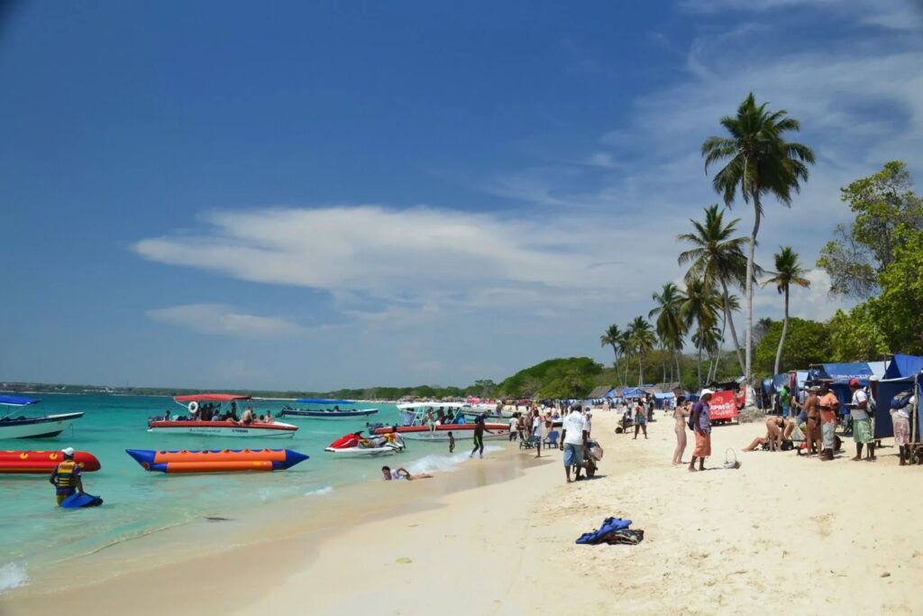 Tour Completo 5 Islas con Almuerzo Snorkel y Plancton Luminoso