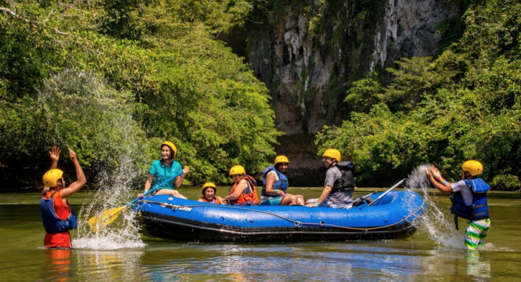Tour Completo de Rafting en Rio Claro desde Medellin con almuerzo