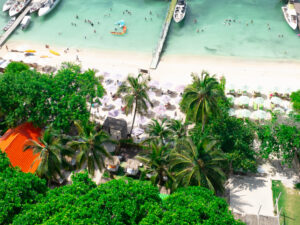 Un Día a Isla Privada Club de Playa Luxury con Alimentación