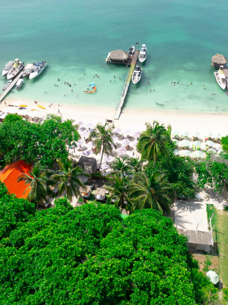 Un Día a Isla Privada Club de Playa Luxury con Alimentación