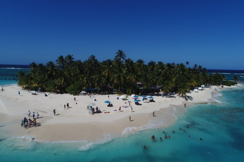 Tour Día Completo a la Isla de Jhonny Cay en San Andres