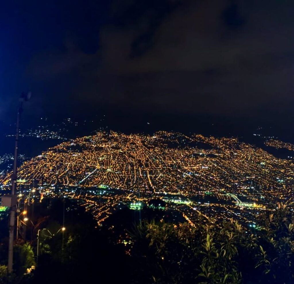 Tour de Noche de los mejores miradores de Medellin