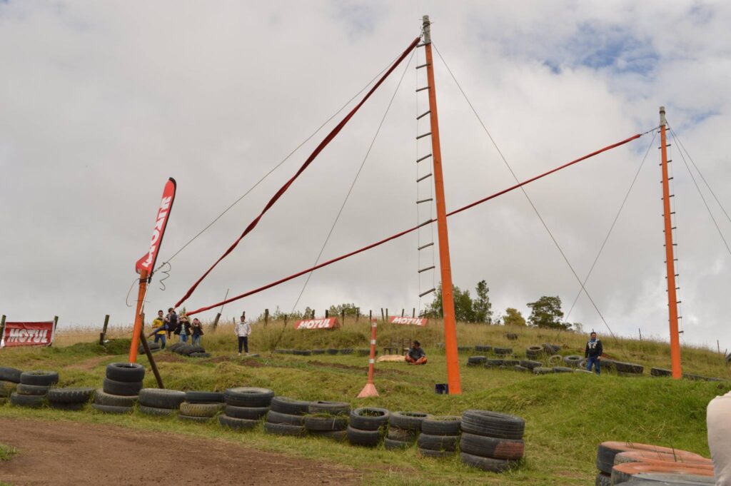 Salto Extremo de 30 Metros: En Pueblo Loco Track La Calera