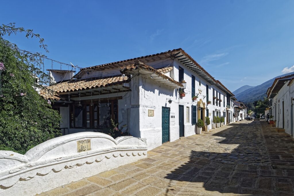 Tour Día Completo a Villa de Leyva y Ráquira Colonial