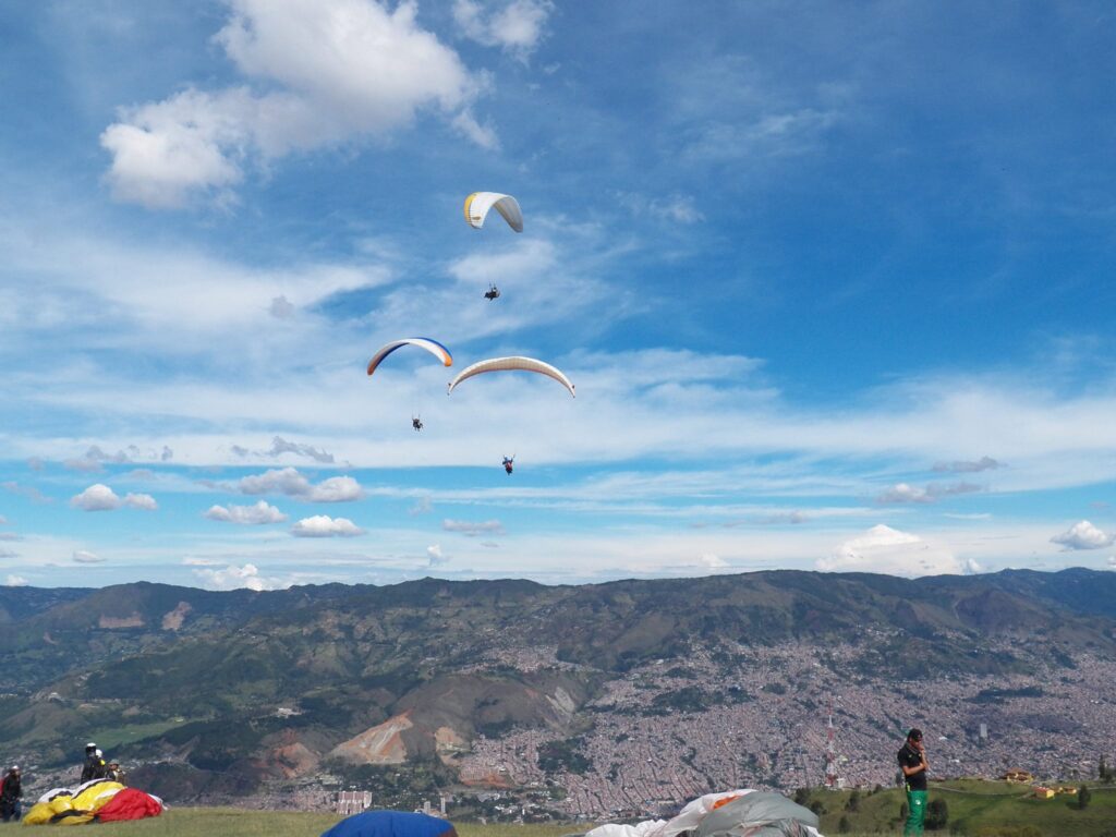 Experiencia en Parapente por los paisajes mas Bonitos de Medellin