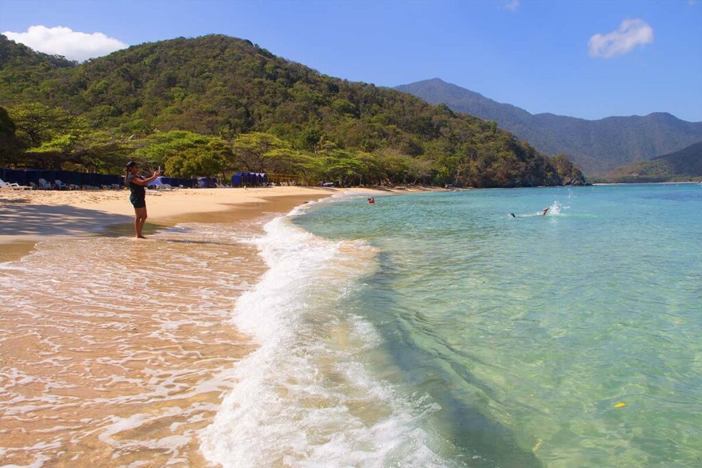 Recorrido a Playa Cabo San Juan del Parque Tayrona en Lancha