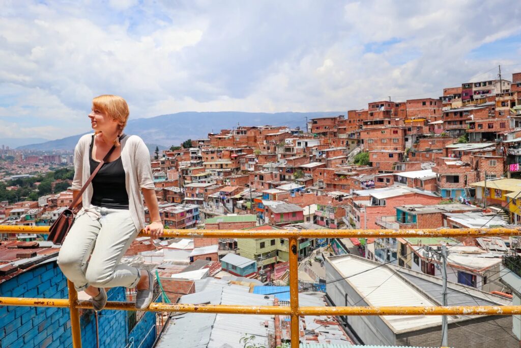 Recorrido Completo del Graffiti y La Comuna 13 con Shows de Baile