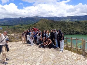 Excursion de Dia Completo a La Laguna Guatavita y Casa Loca