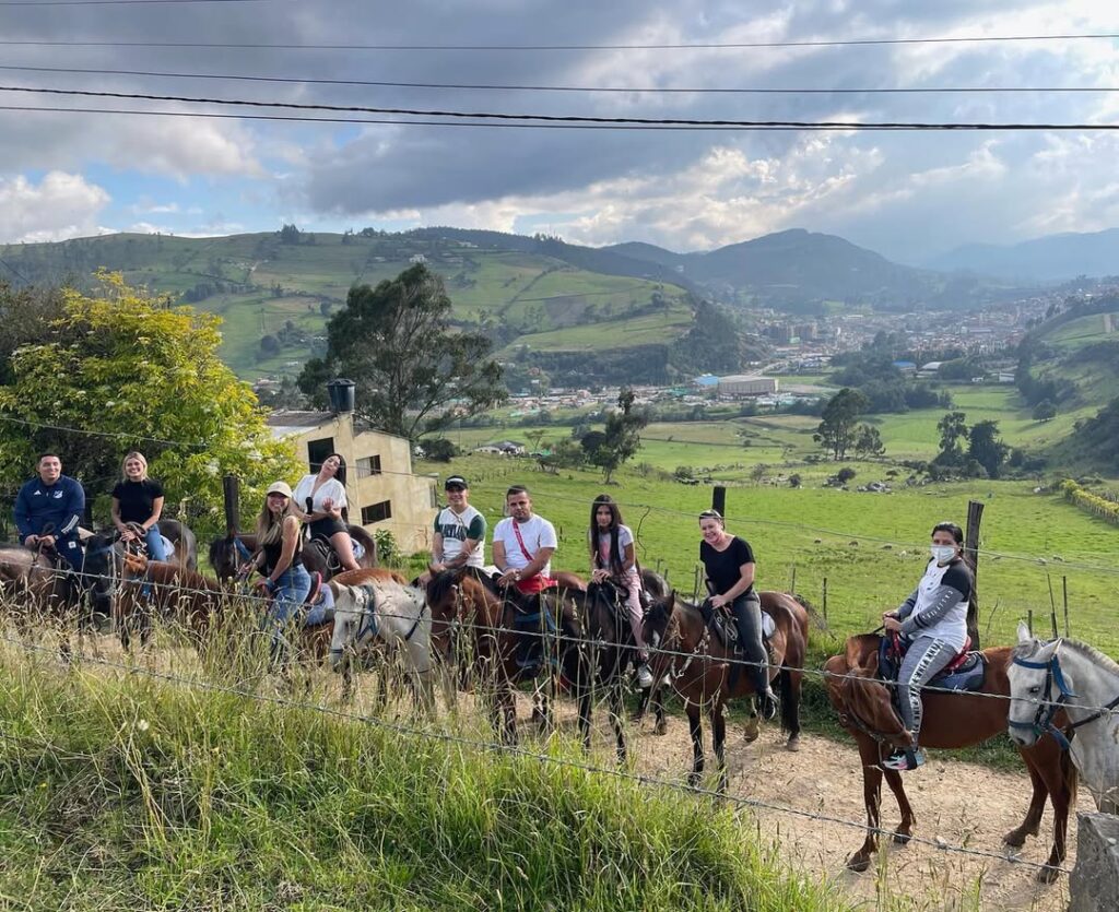 Tour en Caballo por las Montañas y Paisajes de La Calera