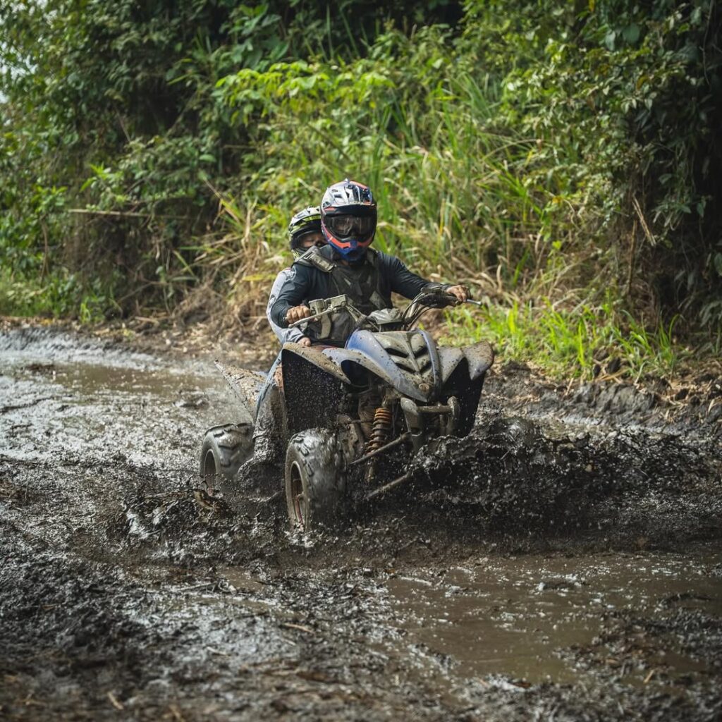 Aventura en Cuatrimoto 4x4 por senderos naturales del valle