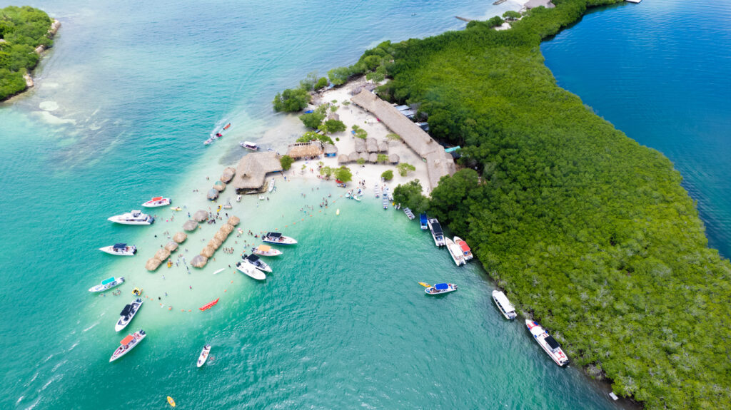 Tour Completo 5 Islas con Almuerzo Snorkel y Plancton Luminoso