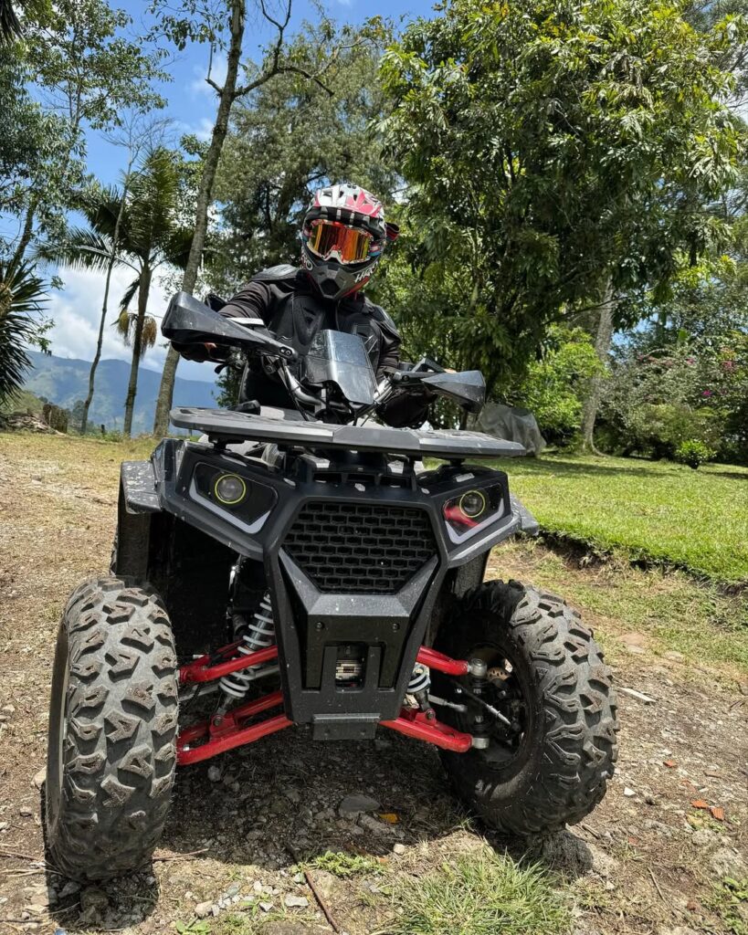 Aventura en Cuatrimoto por las Montañas y Bosques de Medellin
