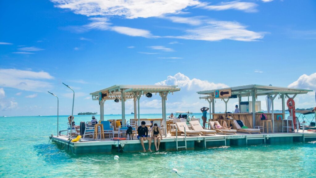 Tour día Completo a la Isla Bar Flotante Ibiza en San Andres