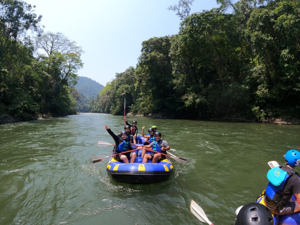 Tour Completo de Rafting en Rio Claro desde Medellin con almuerzo