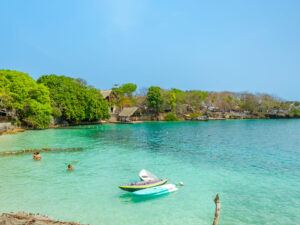 Dia Completo a Isla Privada Paue Beach Club con Full Alimentacion