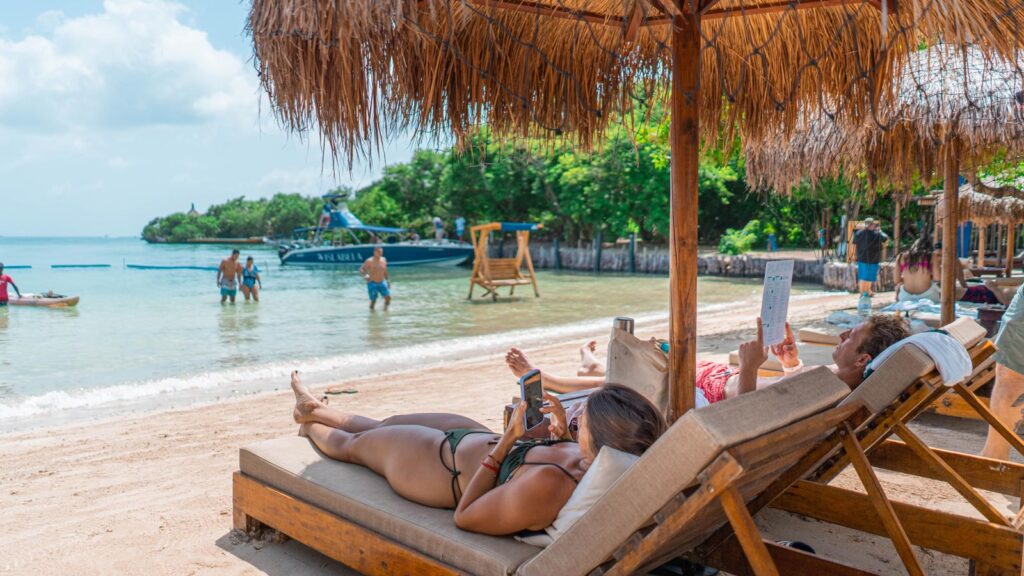 Día Completo a Isla Privada Islabela Beach Club con Alimentación