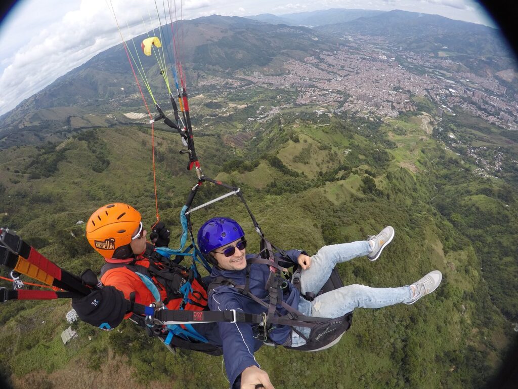 Experiencia en Parapente por los paisajes mas Bonitos de Medellin