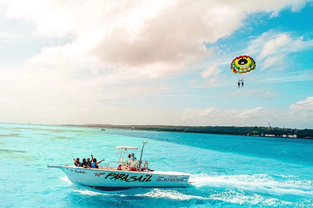 Tour Completo de Parasailing en San Andres Isla