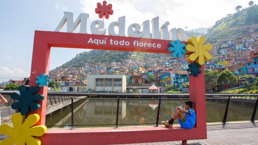 Los 3 Tours Top de Medellin: City Tour, Comuna 13 y Graffititour