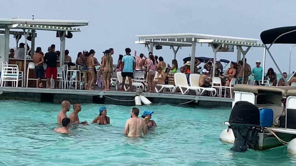 Tour día Completo a la Isla Bar Flotante Ibiza en San Andres
