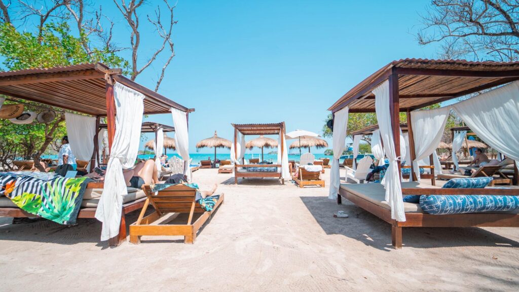 Día Completo a Isla Privada Islabela Beach Club con Alimentación