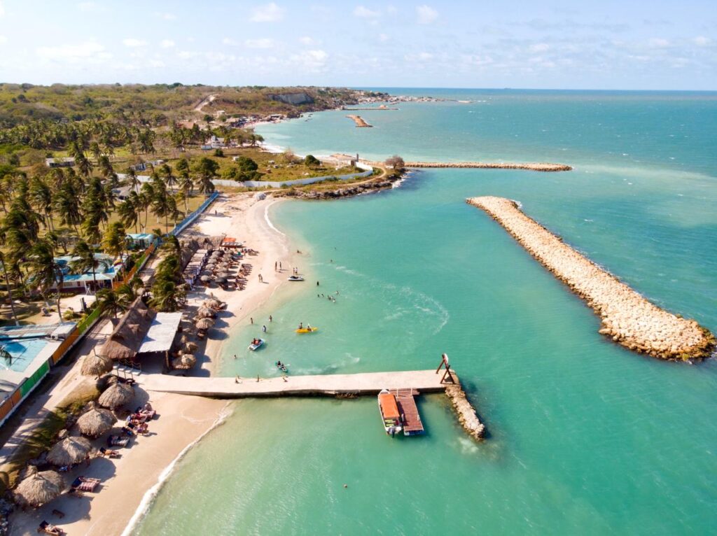 Tour a Palmarito con Playa Privada, Piscinas y Full Alimentación
