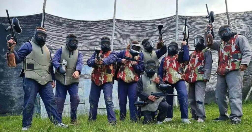 Experiencia de Paintball en Campo Profesional con Obstáculos