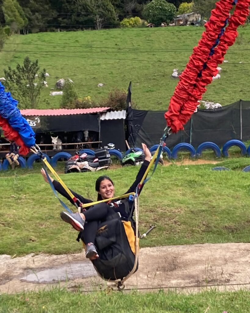 Salto Extremo de 30 Metros: En Pueblo Loco Track La Calera