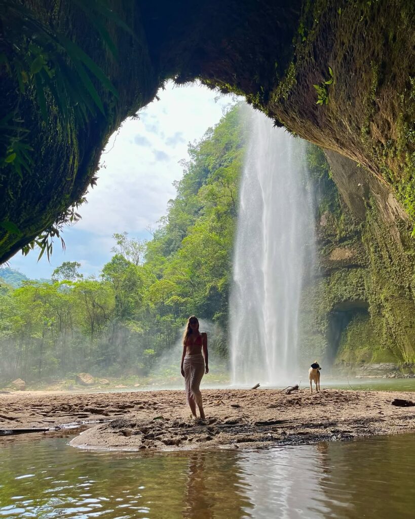 Tour a las Majestuosas Cascadas Arenales de 70 metros
