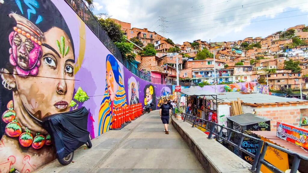 Los 3 Tours Top de Medellin: City Tour, Comuna 13 y Graffititour
